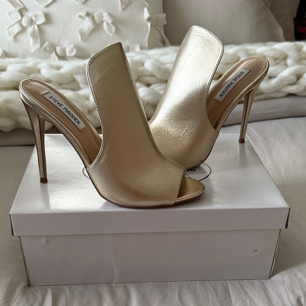 Steve Madden Metallic Gold Peep-Toe Heels